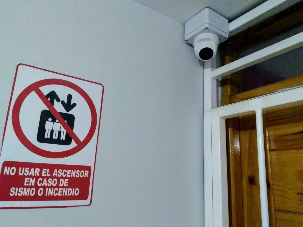 En El Centro Con Cochera Trujillo Ngoại thất bức ảnh